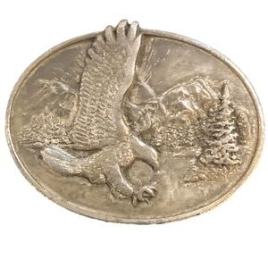 Siskiyou oval metal belt buckle with eagle. Vintage 1982.